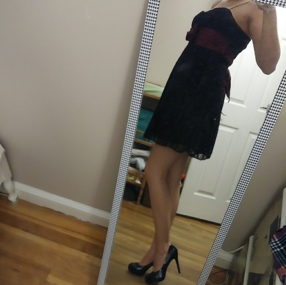 ***SOLD***Black and red party dress - Picture 2 of 4